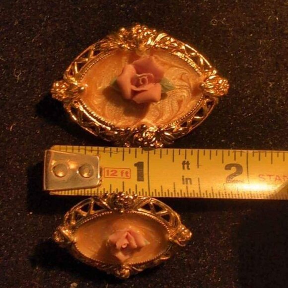 Vintage Rose Brooch & Earrings Avon                   Blue Bin # 68 - Picture 2 of 7
